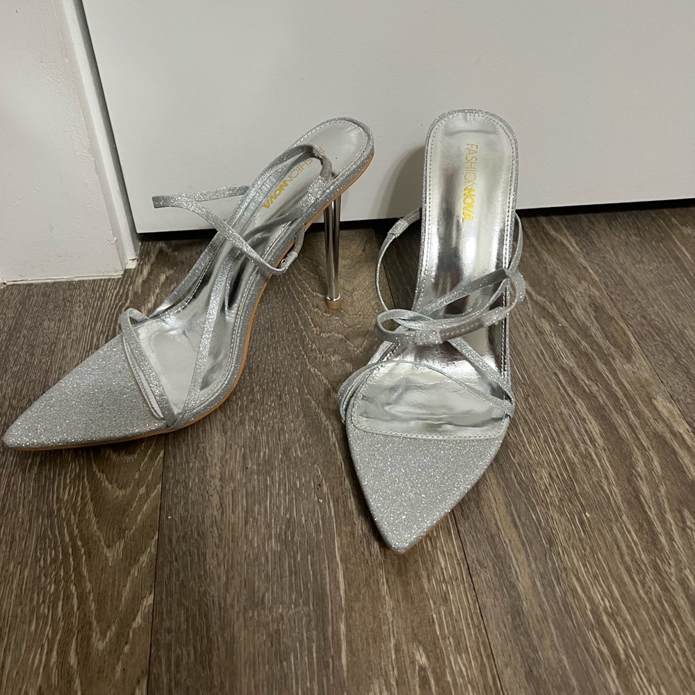 Silver strap heel